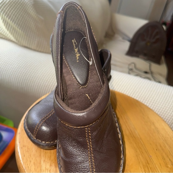 New Thom McAn Brown Leather Mules - Picture 5 of 6